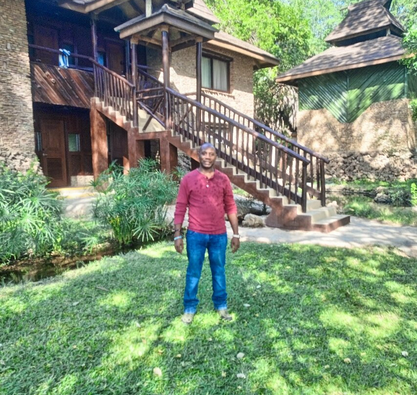 萨罗瓦沙坝山林小屋主图