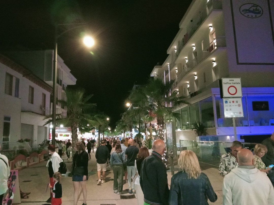 Via Dante – via dello shopping Cattolica-卡托利卡必去景点