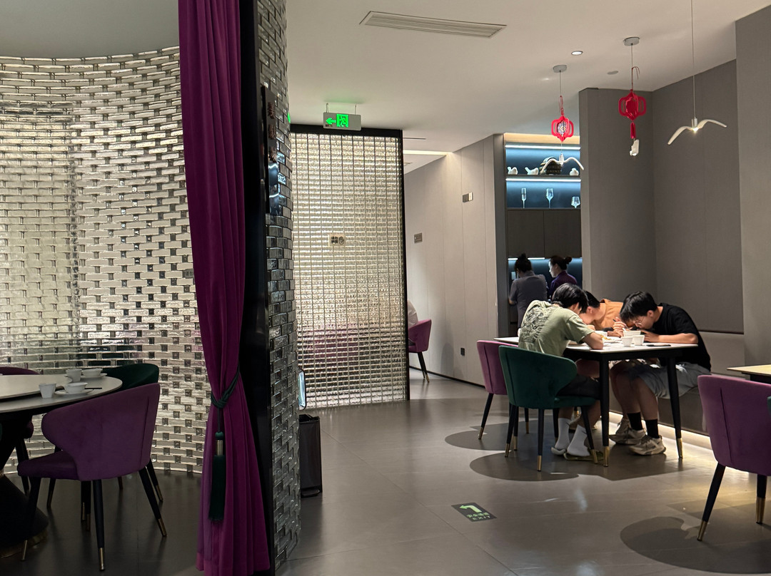 琬苑乳鸽酒家(解放碑店)