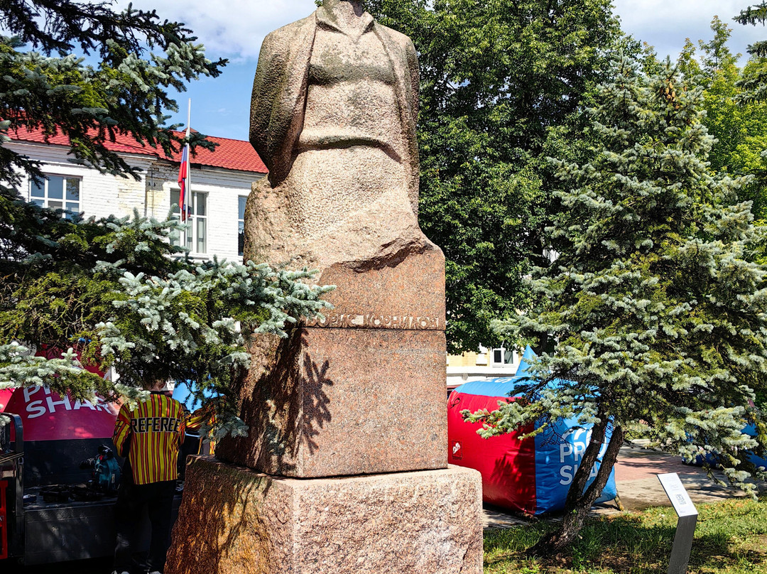 Monument Borisu Kornilovu-Semenov必去景点