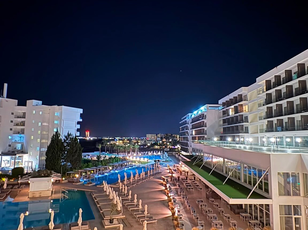 Chrysomare Beach Hotel and Resort主图