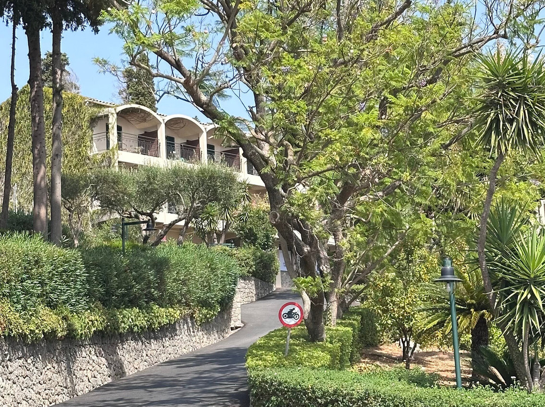 奥罗斯海滩度假酒店主图