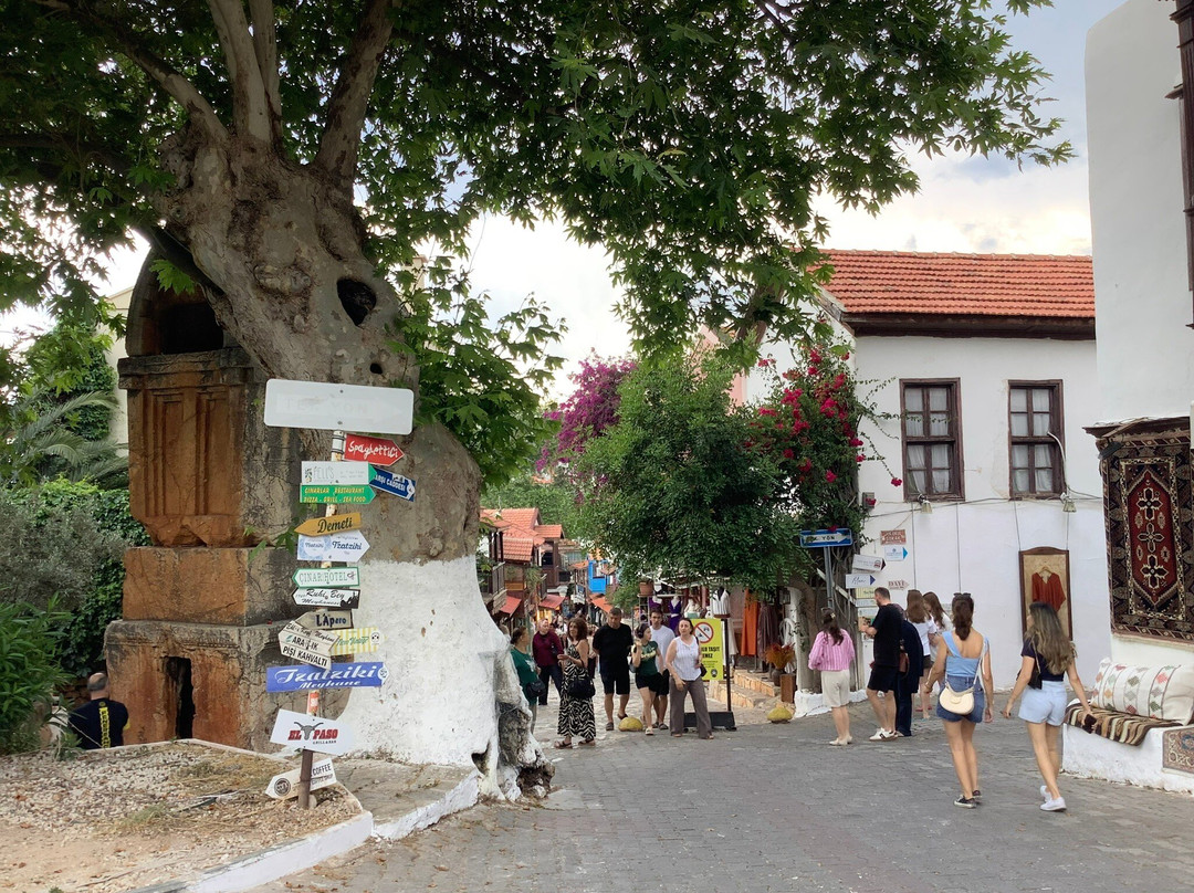 Uzun Çarşı Caddesi