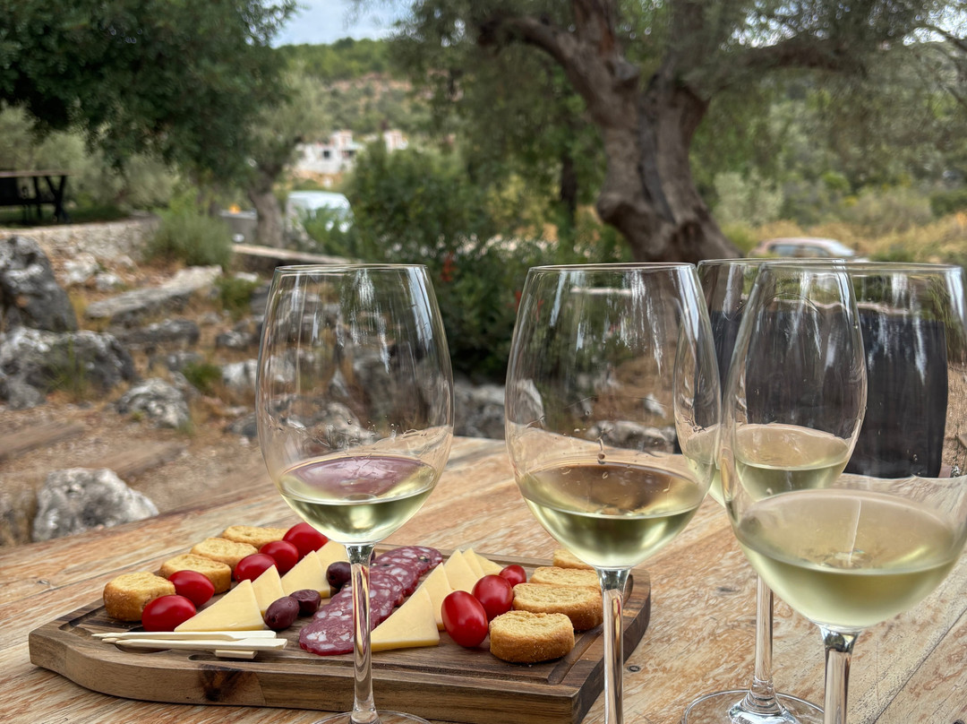 Lefkaditiki Winery-Fterno必去景点
