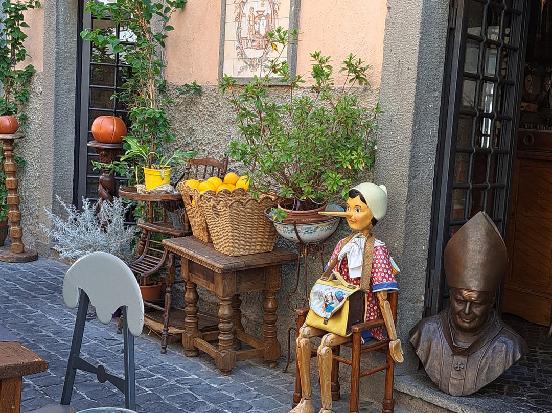 Piazza della Liberta-冈多菲堡必去景点