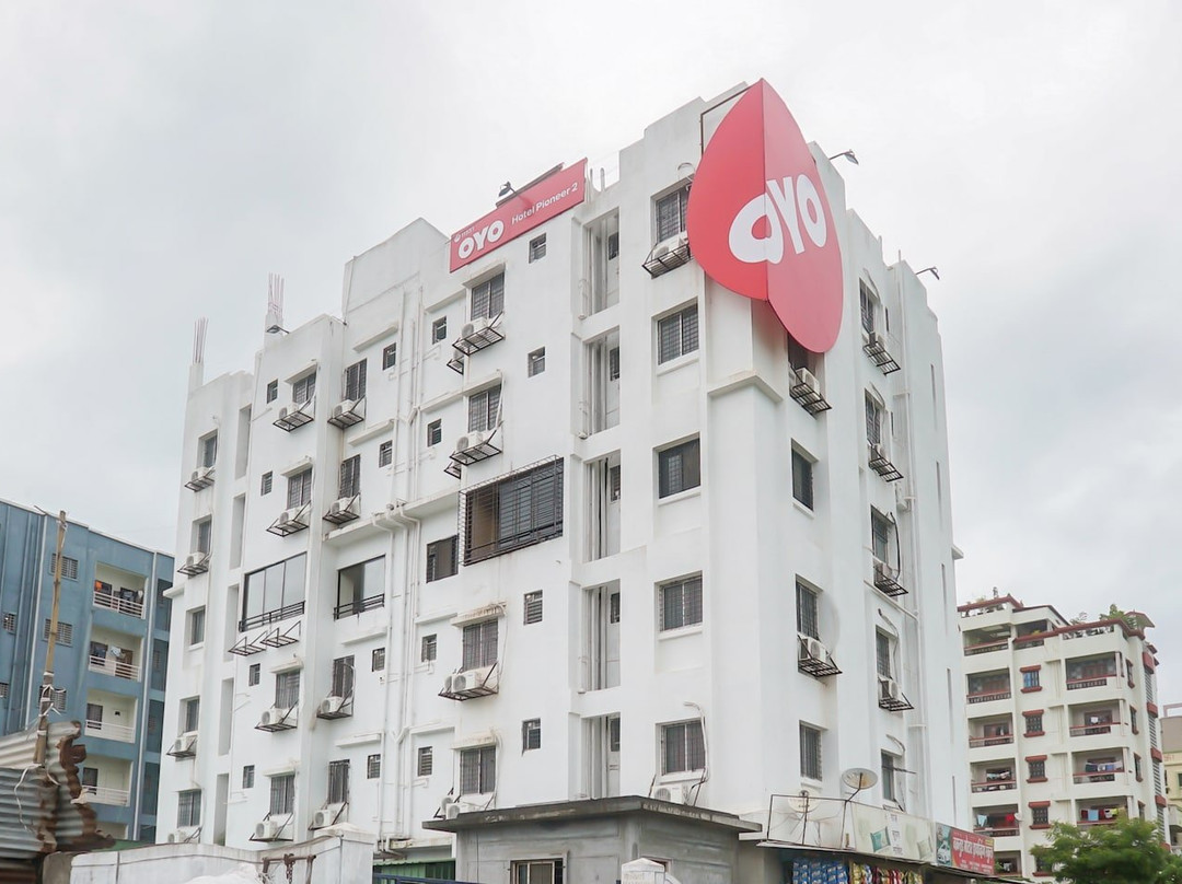 OYO 11551 Hotel Pioneer 2