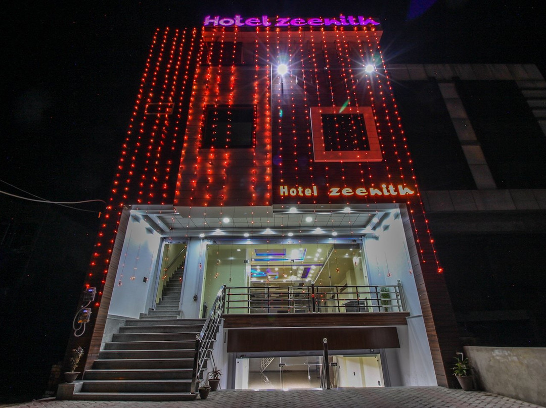 OYO 35962 Hotel Zeenith