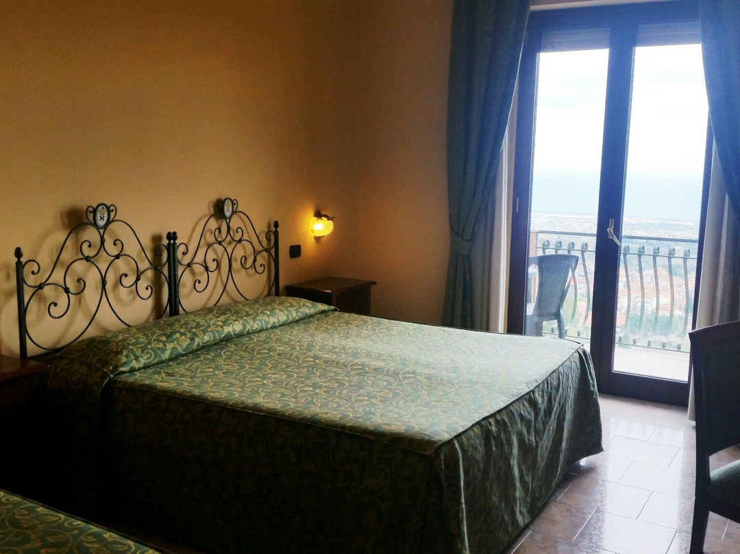 Zafferana Etnea酒店住宿-Hotel Primavera Dell'Etna
