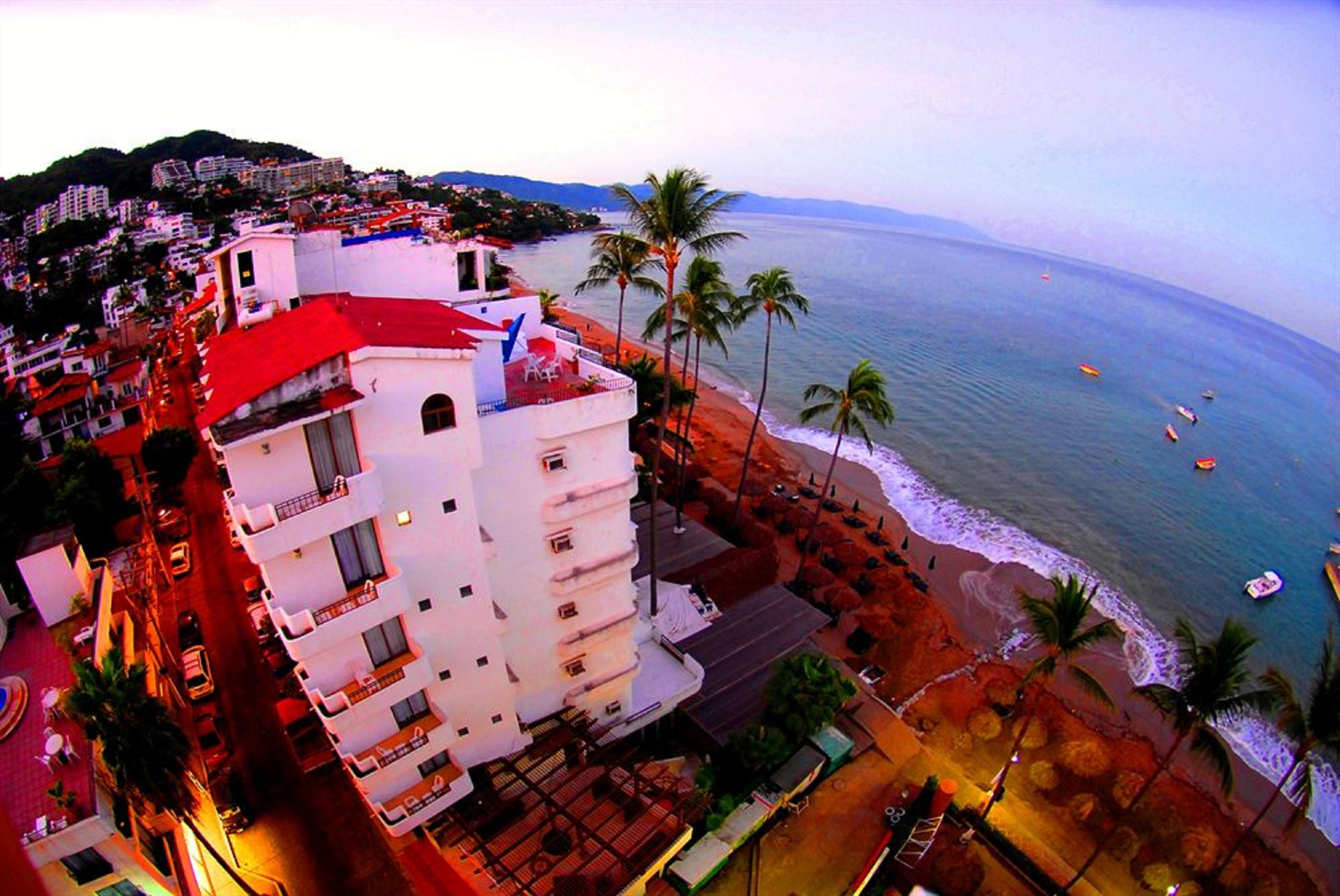 Emperador Beachfront Hotel & Suites-官方