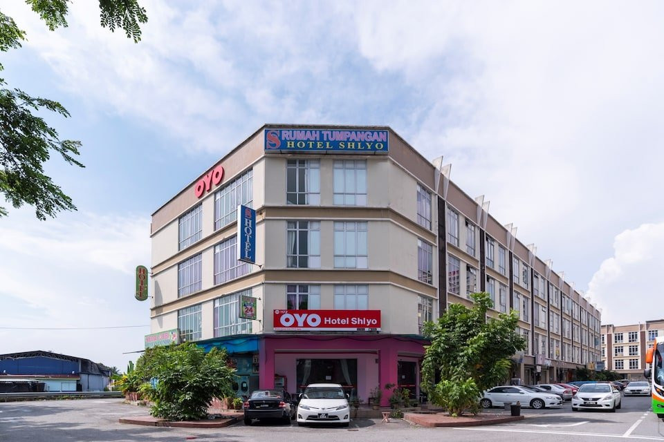 OYO 1172 Hotel Shlyo
