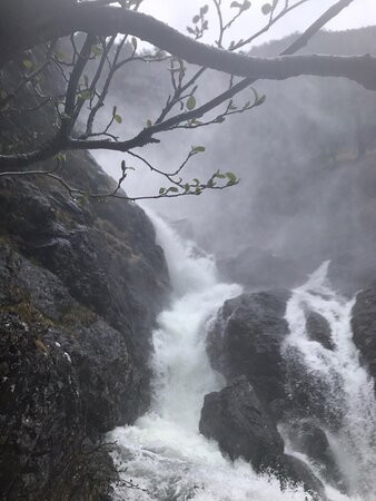 Stodnafossen Waterfalls-Laerdalsoyri必去景点