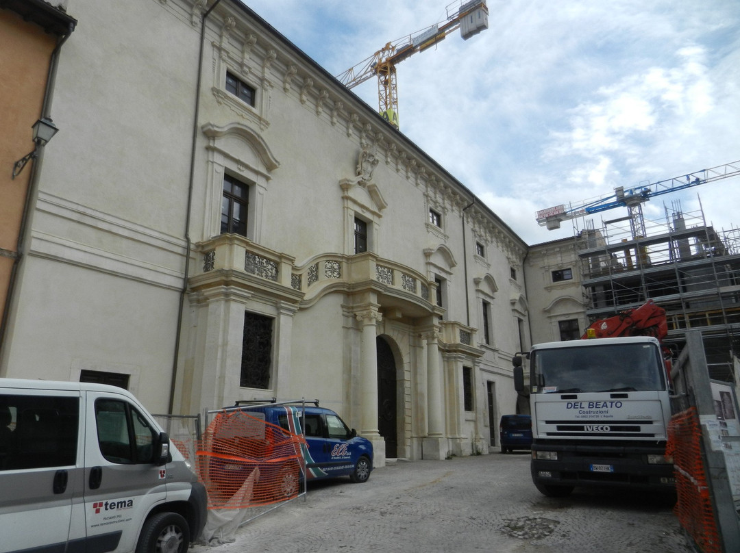Palazzo Ardinghelli-拉奎拉必去景点