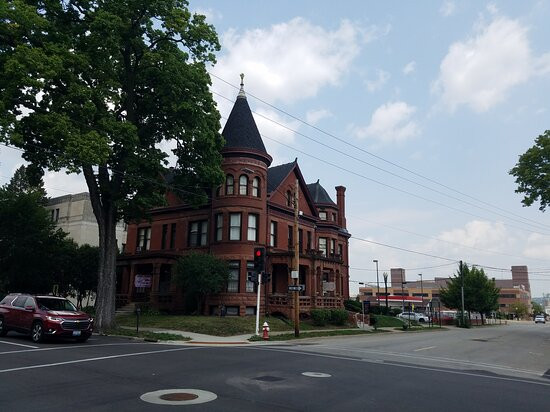 Redstone Inn & Suites主图