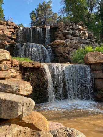 The Falls in Lucy Park景点图片