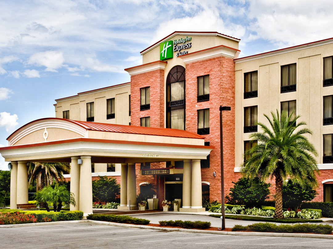 普莱西德湖快捷假日套房酒店主图