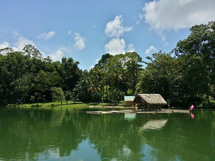 Lake Apo景点图片