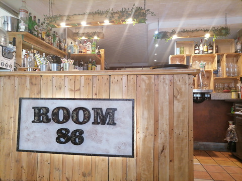 Room 86主图