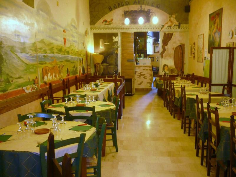 蒙特菲亚斯科内餐馆和美食-Ristorante Borgo Antico