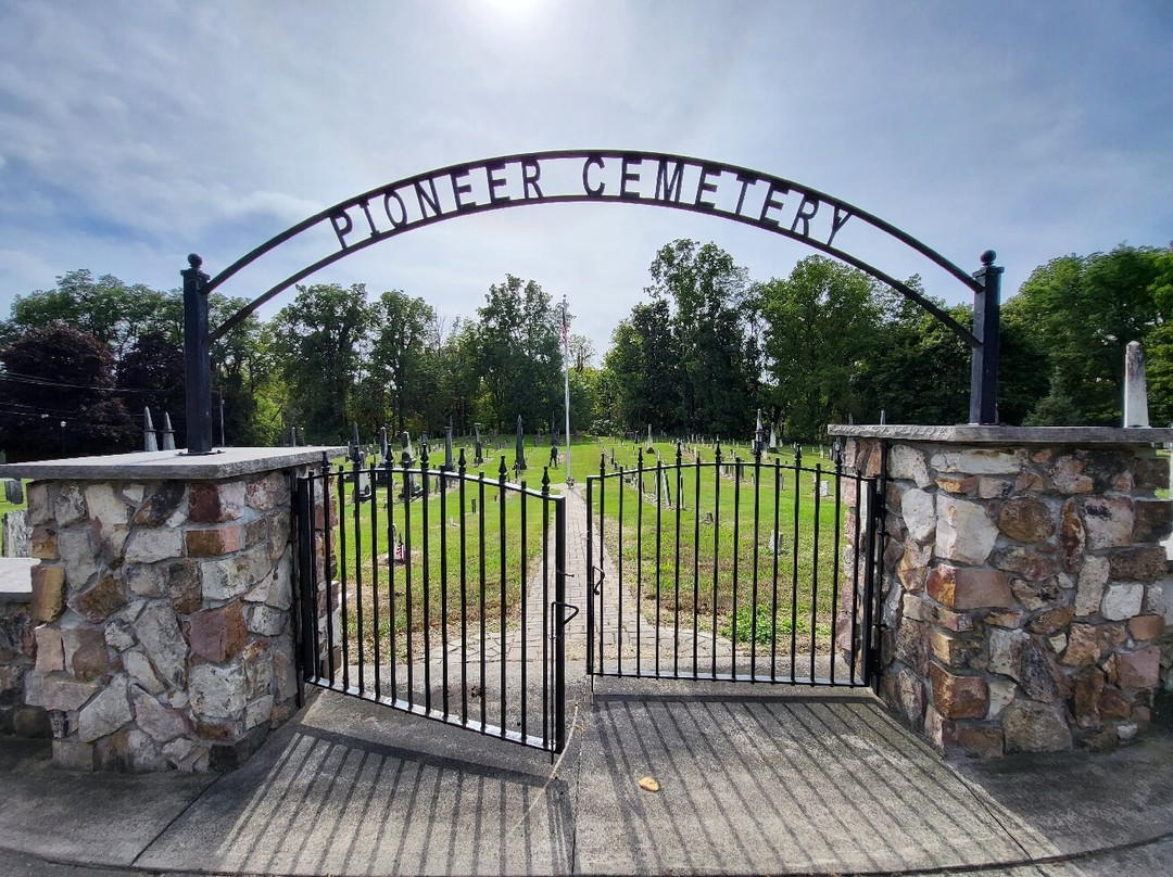 Pioneer Cemetary Marker Historical Site景点图片