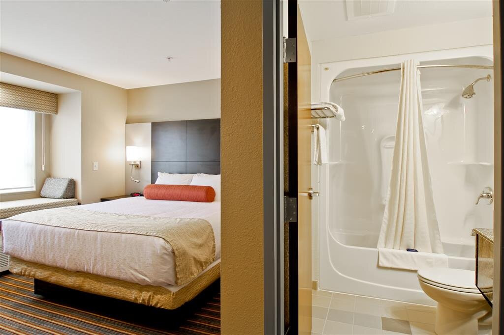 伍德斯托克贝斯特韦斯特优质套房酒店主图