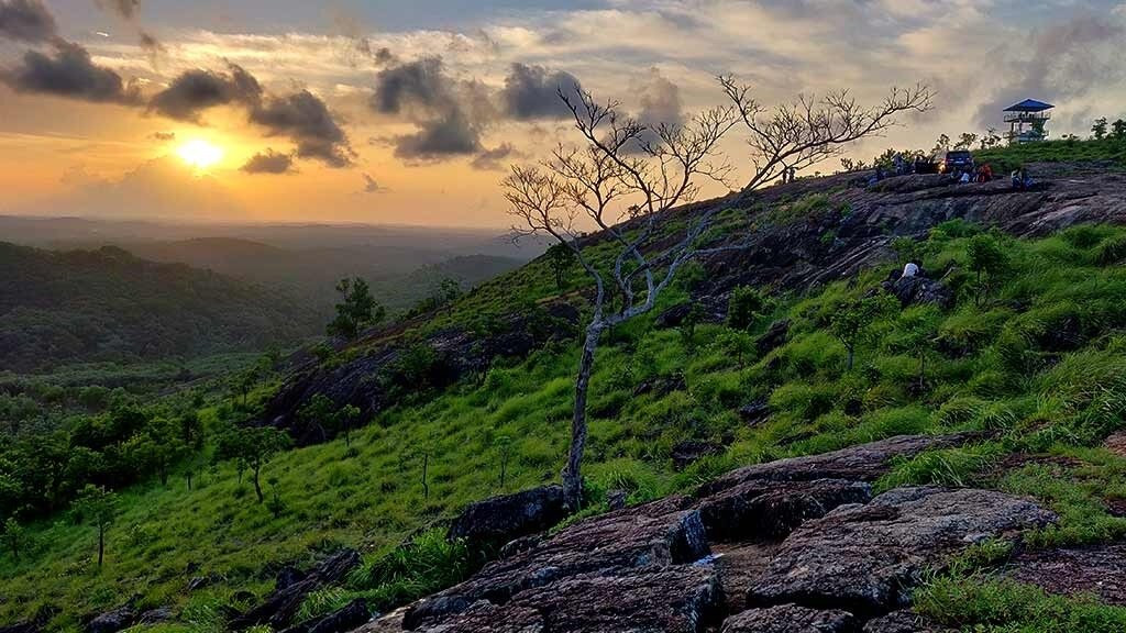 Vellanikkalpara Viewpoint-Keezhthonnakkal必去景点