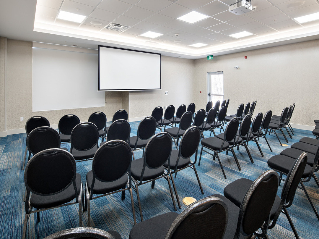 Holiday Inn Express Red Deer North By IHG主图