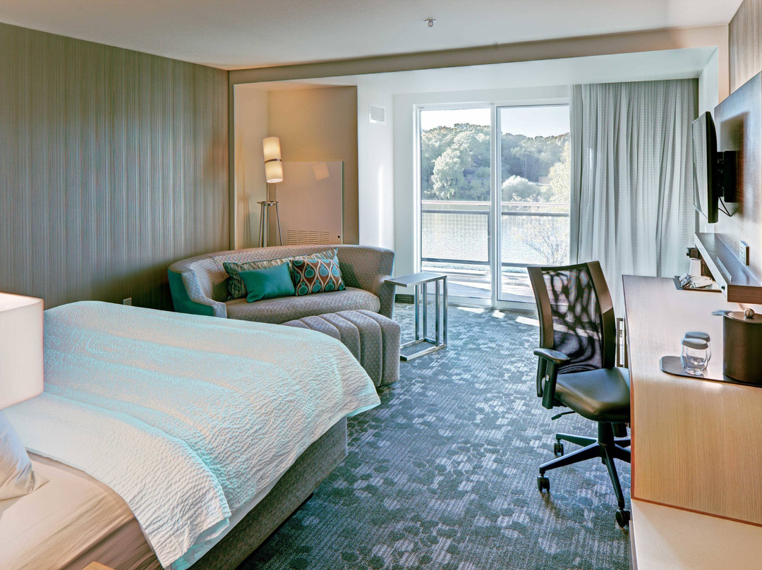 Courtyard Appleton Riverfront主图