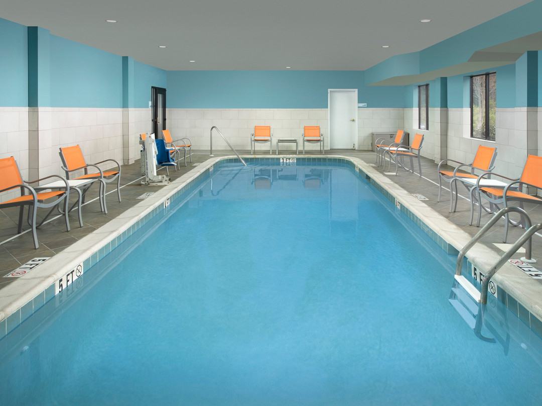 诺克斯维尔草莓平原快捷假日酒店主图