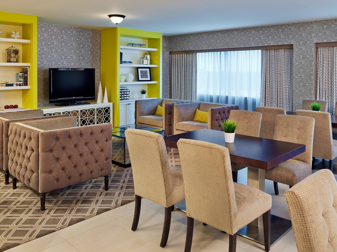 底特律诺维喜来登酒店主图