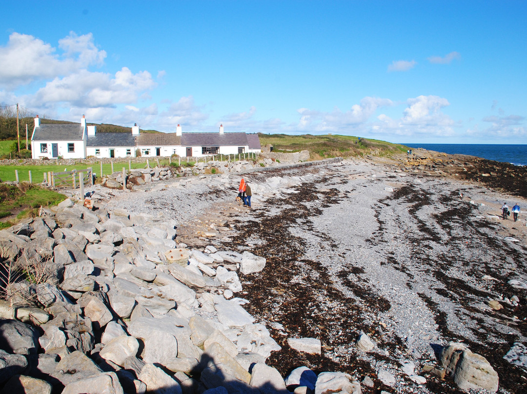 Moelfre Beach景点图片