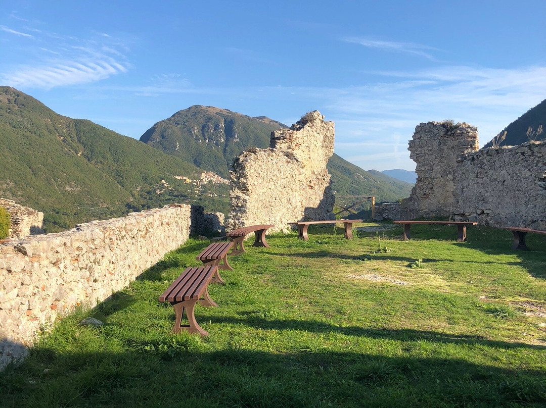 Borgo di Monte Antuni-Castel di Tora必去景点