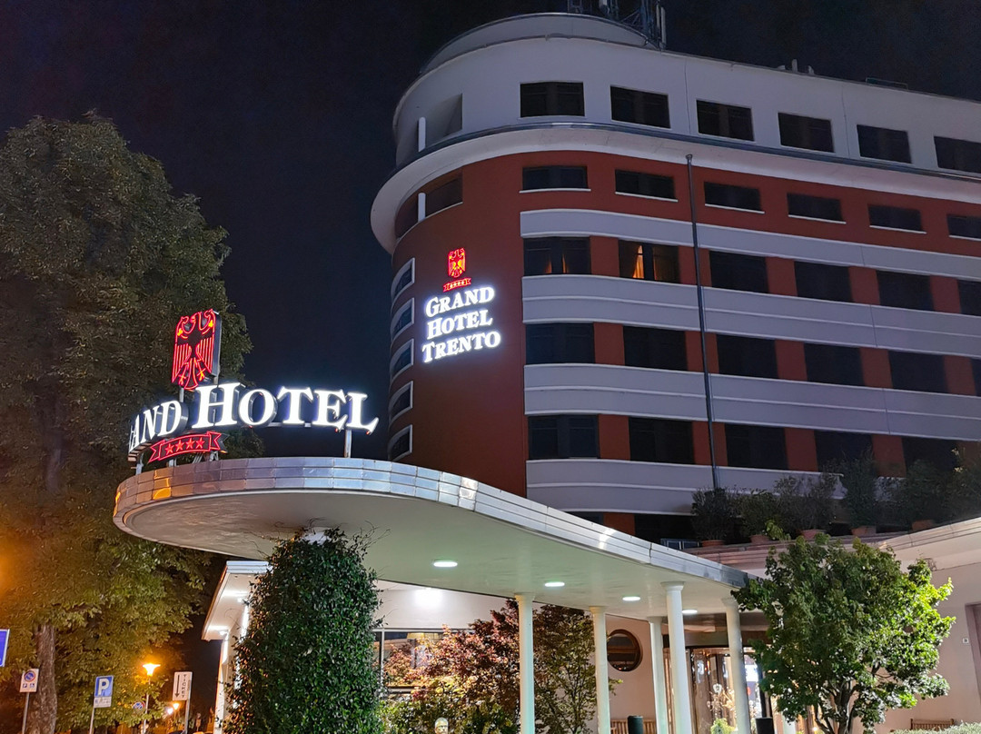 特兰托大酒店主图