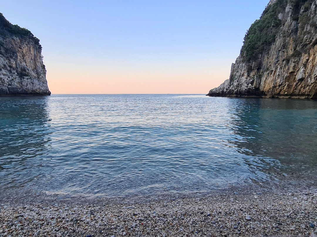 Fakistra Beach-Mouresi必去景点