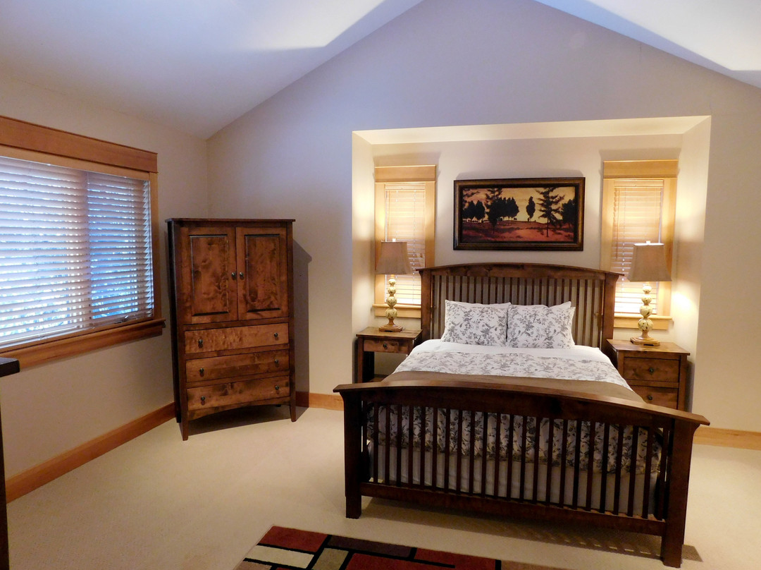 Red Mountain Village主图