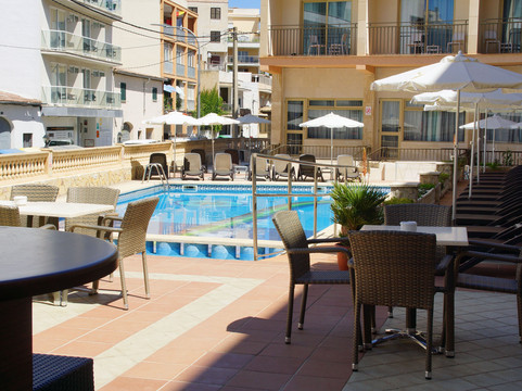 鸢尾花酒店主图