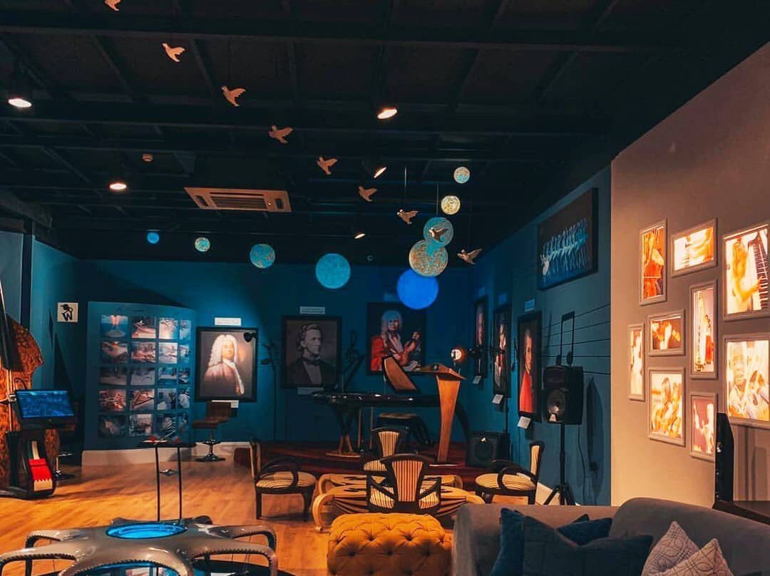 Moonlight Gallery Cafe-Sitrah必去景点