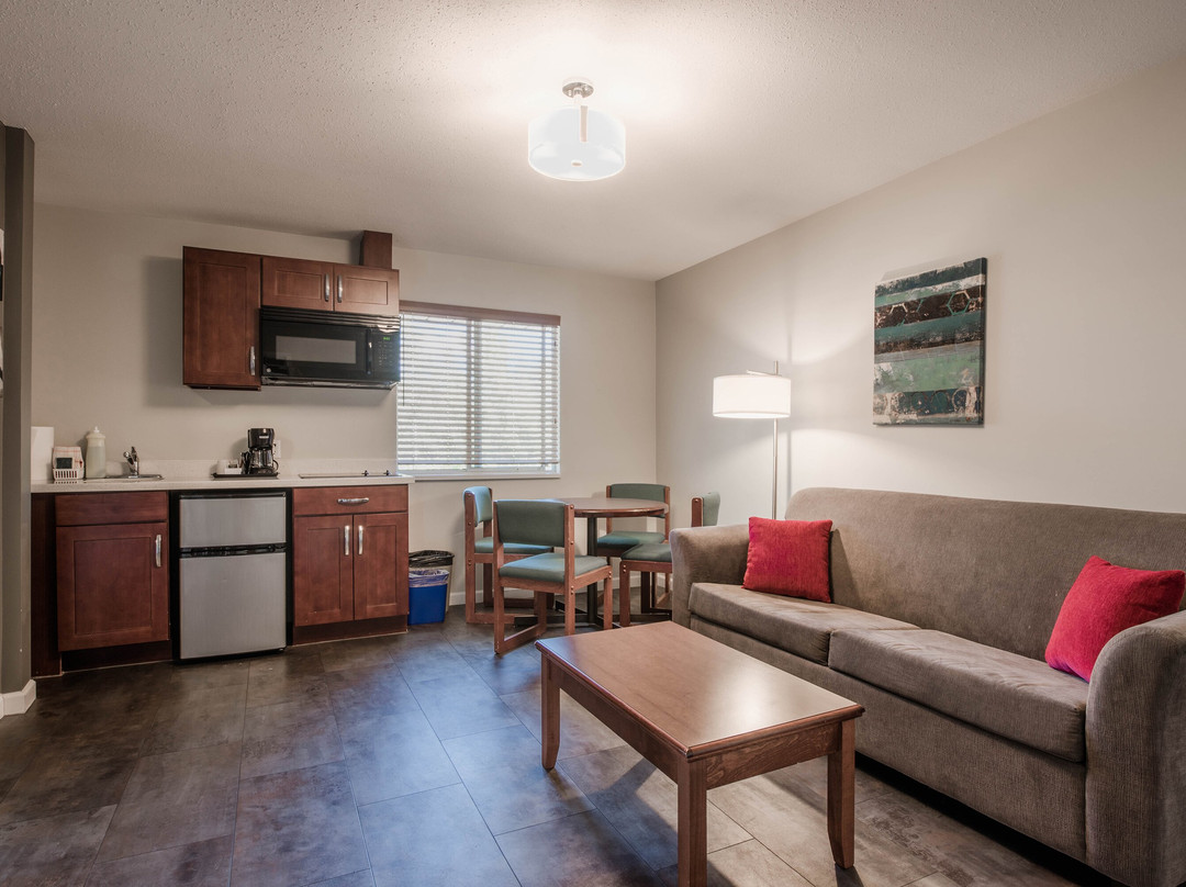 Gibsons Garden Hotel主图