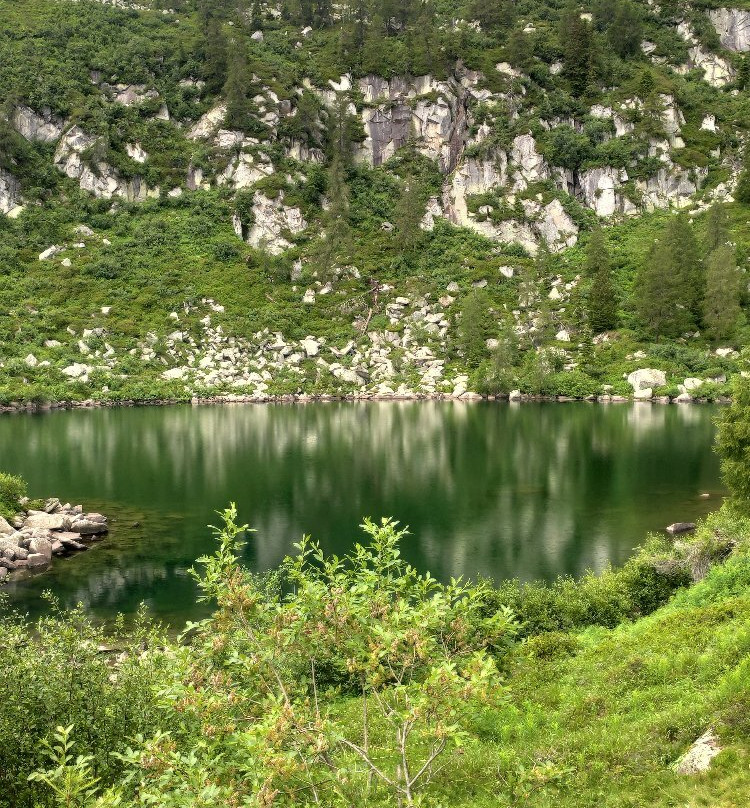 Lago di Vacarsa景点图片