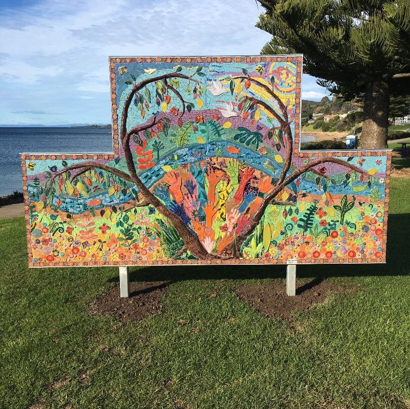 Penguin's Mosaic & Word Jumble Community Artwork景点图片