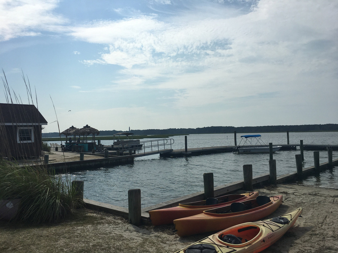 Snug Harbor Marina and Hotel主图