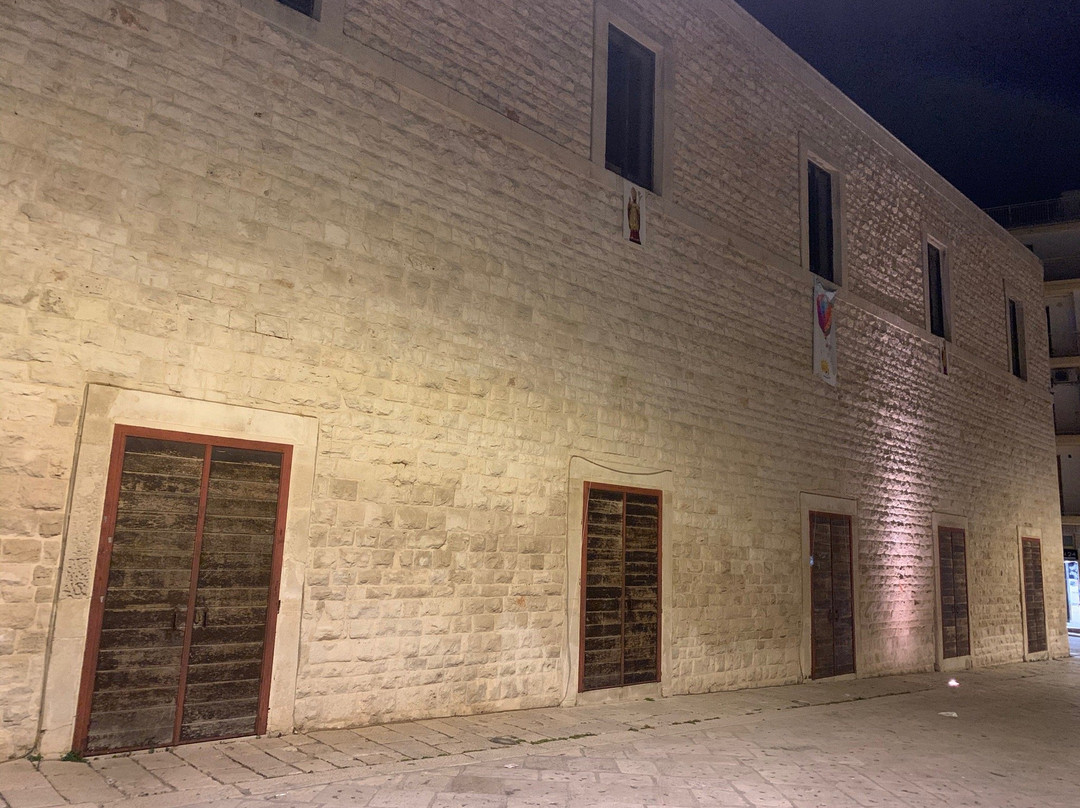 Palazzo Marchesale Caracciolo - Carafa-Santeramo in Colle必去景点