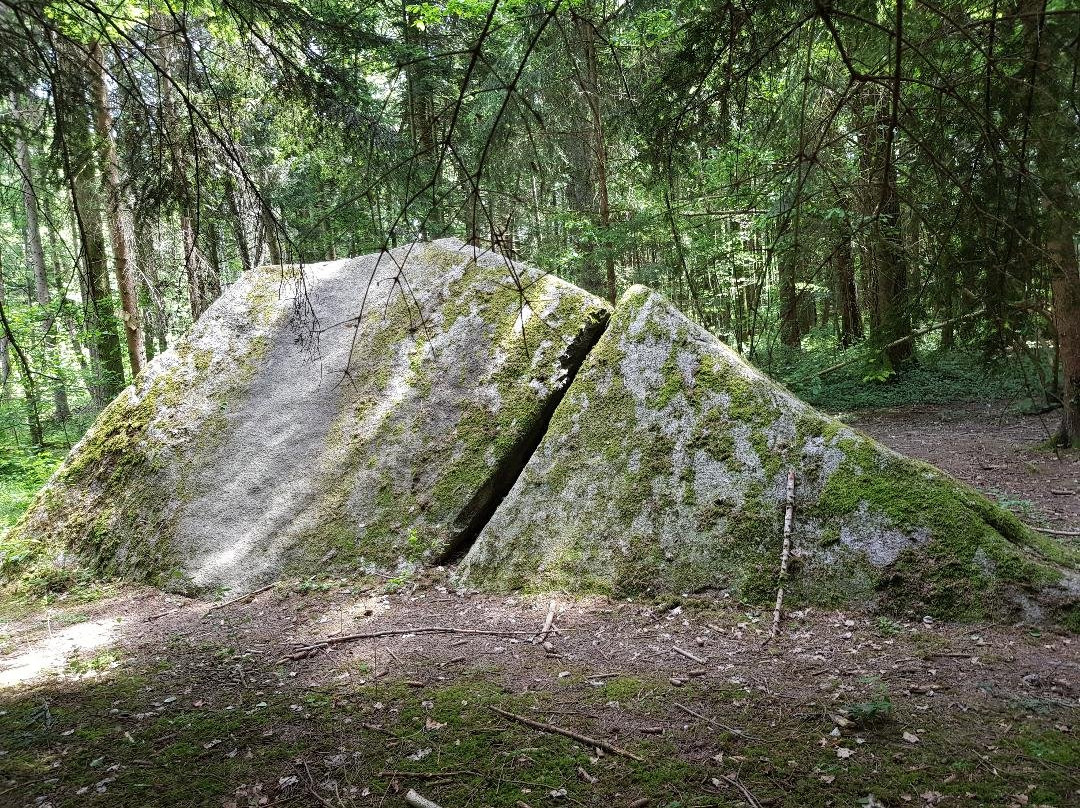 La Pierre aux Serpents-Arenthon必去景点