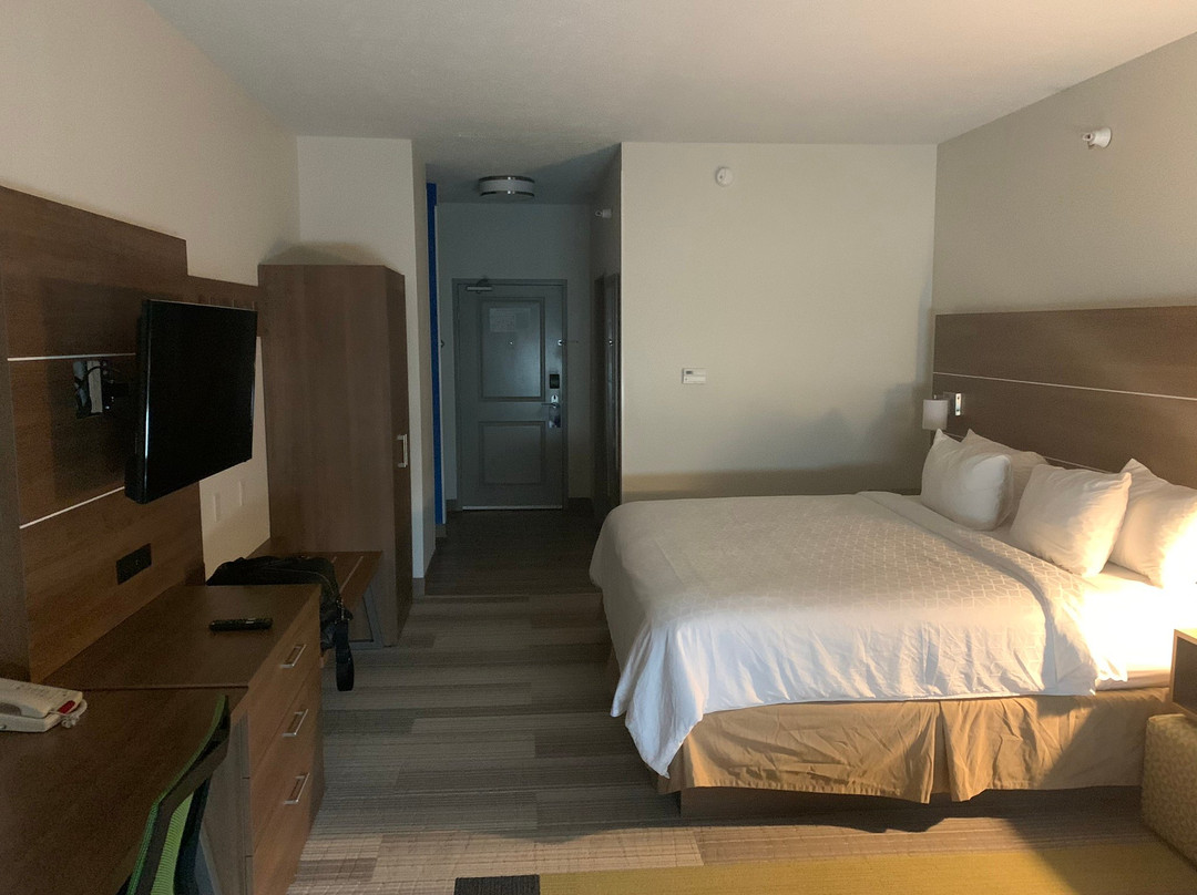 Holiday Inn Express & Suites Lincoln Airport By IHG主图