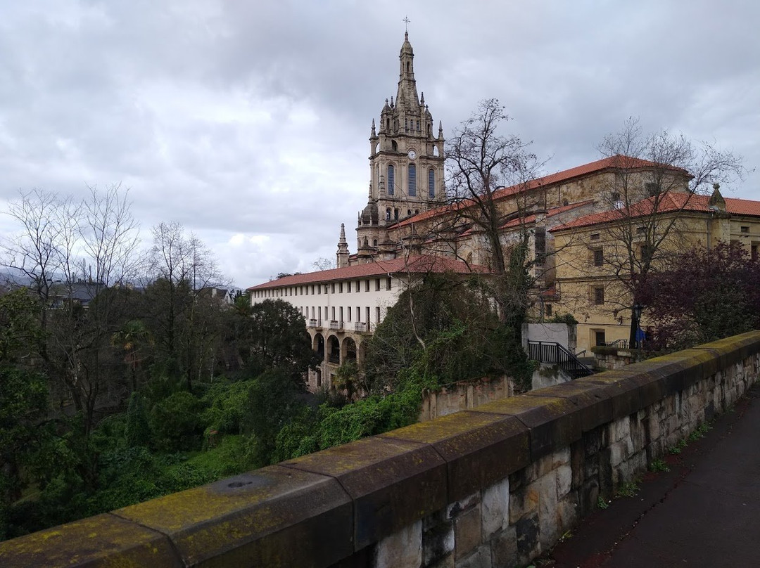 Basilica of Begoña景点图片