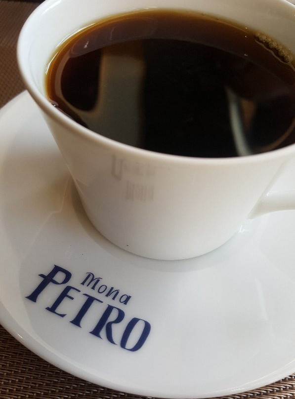 モナ ペトロ