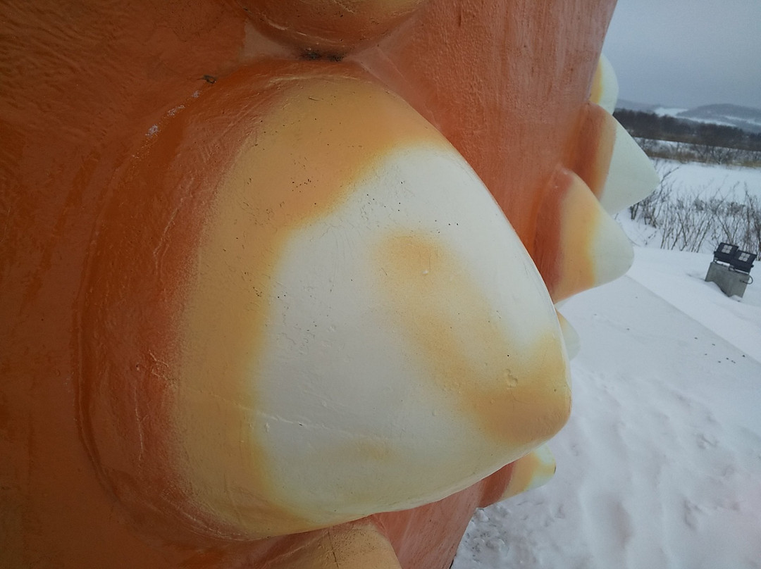 Crab Claw Statue-纹别市必去景点