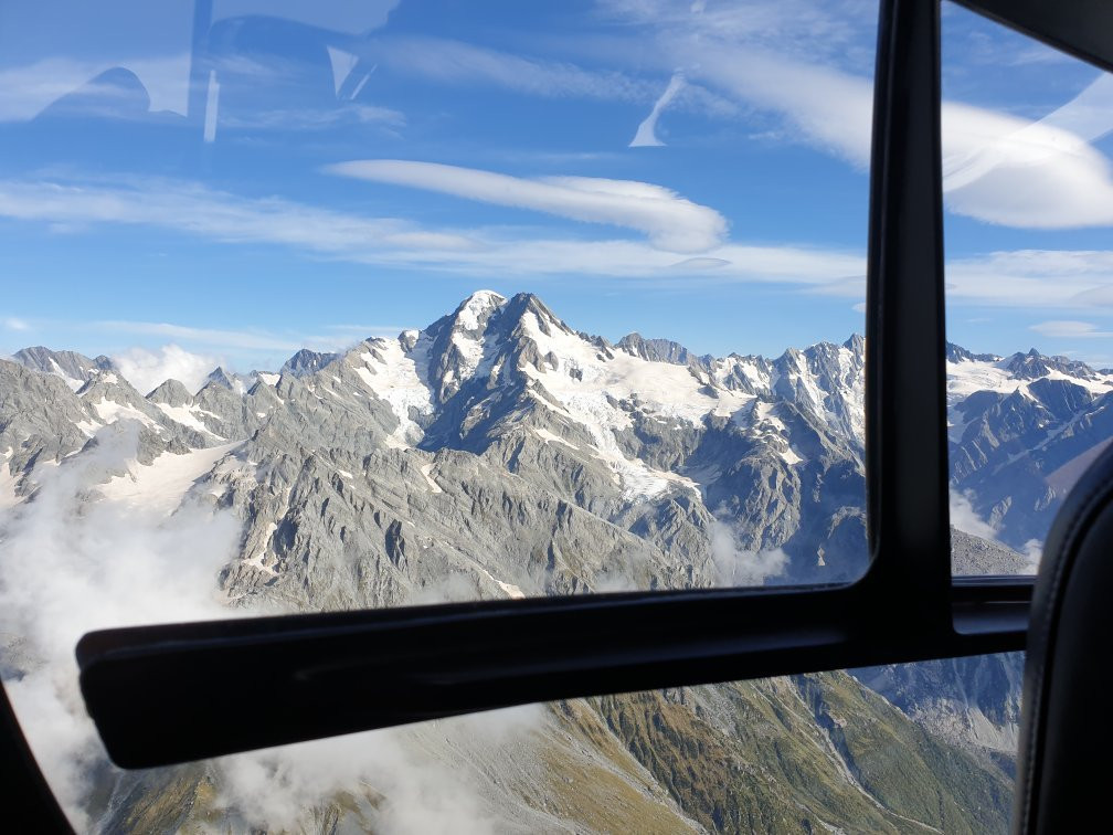 Glacier Country Scenic Flights景点图片