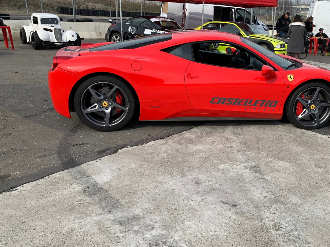 Racing in Italy景点图片