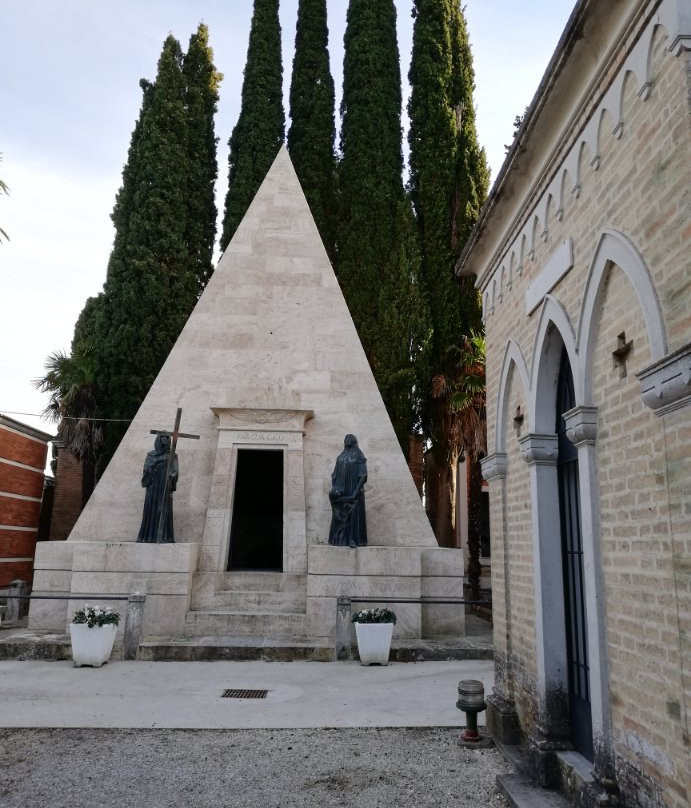 Tomba di Beniamino Gigli景点图片
