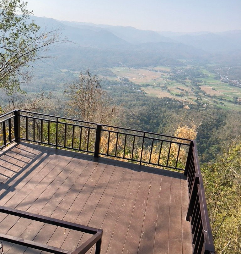 Wat Chaloem Phra Kiat-暖武里必去景点